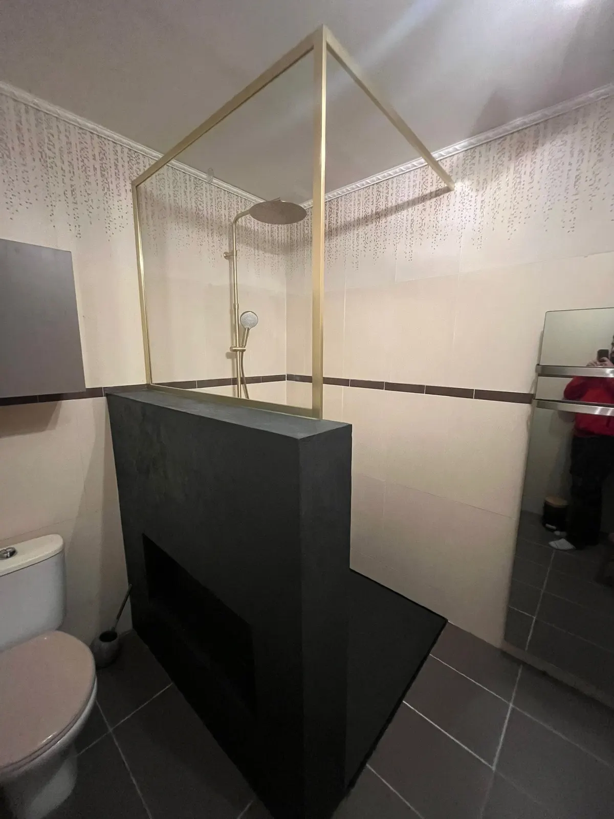 Muret ardoise et colonne de douche